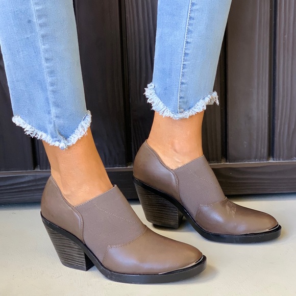 Artisan Distressed Mary Jane Cap Toe Shootie - Picture 2 of 5